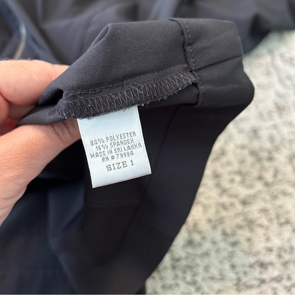 Chico’s Zenergy Black Light Weight Zip-Up Hooded Jacket Size Medium - Picture 5 of 10